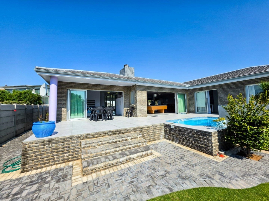 3 Bedroom Property for Sale in Stilbaai Wes Western Cape
